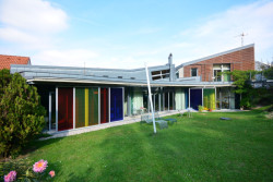 Vila z roku 2004 poblíž obory Hvězda, momentálně k prodeji. 