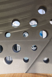 Perforovaná zadní stěna