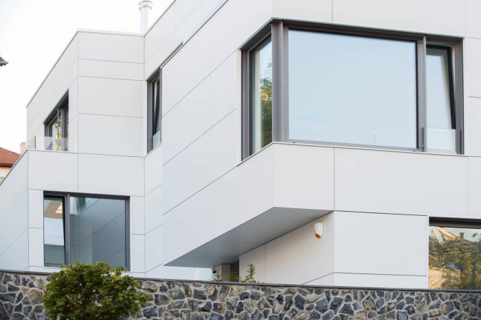 Swisspearl Reflex na rodinném domě Shiny House v Záhřebu.