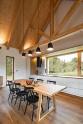 Lukáš Janout Architects jsou autory archetypálního rodinného domu v západních Čechách