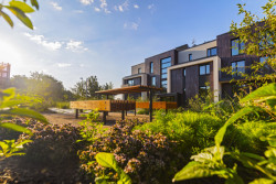 V pražských Řepích vyrostla Rezidence U Boroviček, která nabízí bydlení blízko města i zeleně