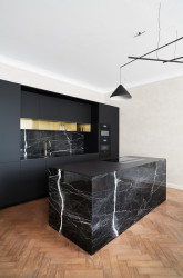 Byt s tajnou koupelnou, Markéta Bromová, Lenka Míková