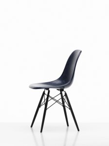 Židle Eames fiberglass DSW.