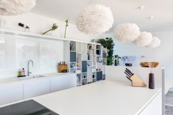 Ateliér MOLNÁR-PERÁČEK navrhli nízkoenergetická rodinný dům u Prahy