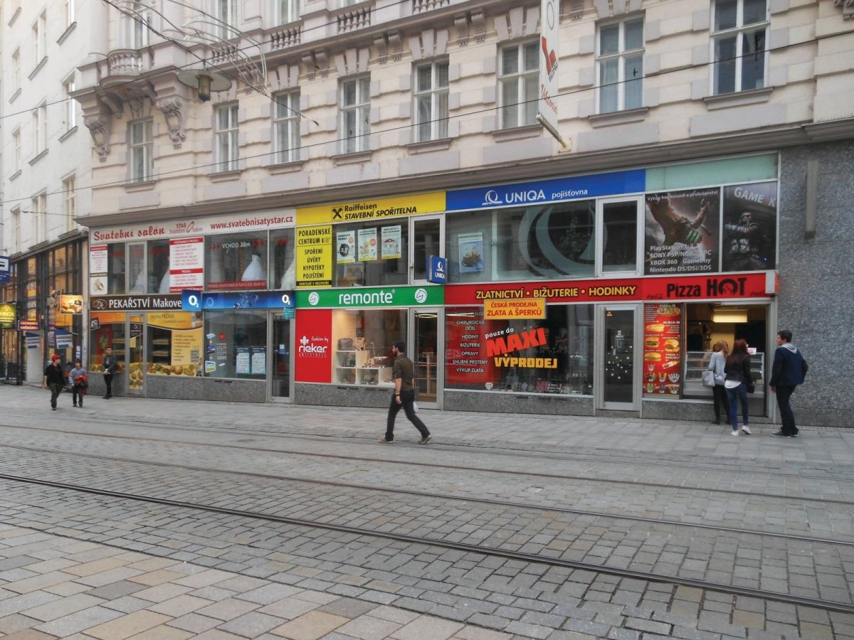 Návrh jednotného grafického řešení fasády - současný stav, foto