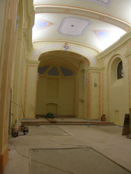 Pohled do presbytáře - foto