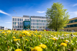 Vysoká škola báňská v Ostravě má novou budovu ekonomické fakulty. Navrhlo ji studio CHVÁLEK ATELIÉR s.r.o.