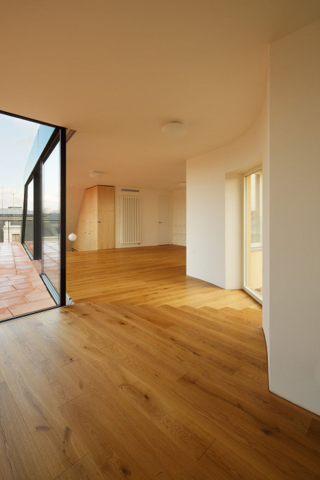 Uhlík architekti, Činžovní dům Letná, nástavba – foto