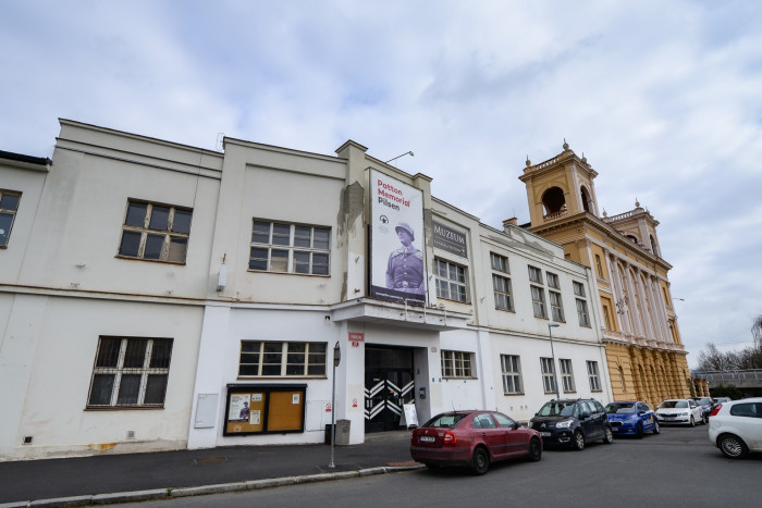 Novorenesanční plzeňská budova Kulturní dům Peklo je kulturní památkou. Město vyhlásilo soutěž na její dostavbu. 