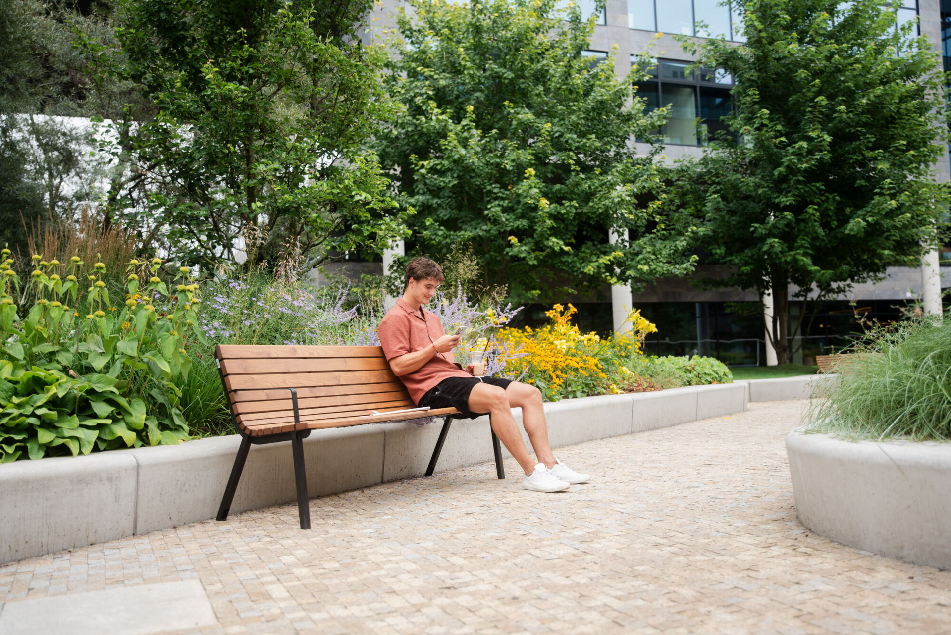 Lavička Lany od Urbania