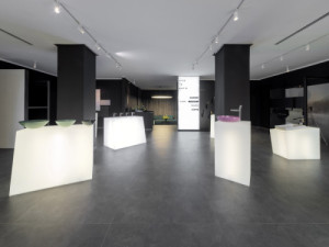 Nové koupelnové studio Hub in Bath v Karlíně vzniklo spojením čtyř výrobců sanitárních produktů.