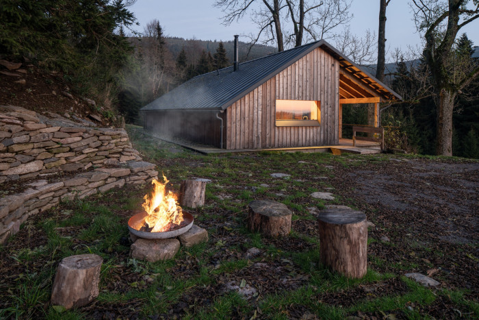 Pařezová chaloupka v Orlických horách od molo architekti