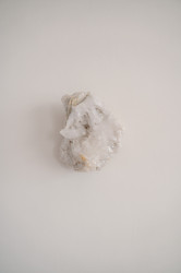 Každá z místností má vlastní kámen (Kreativní studio v socialistických prostorech; Absurd Studio)