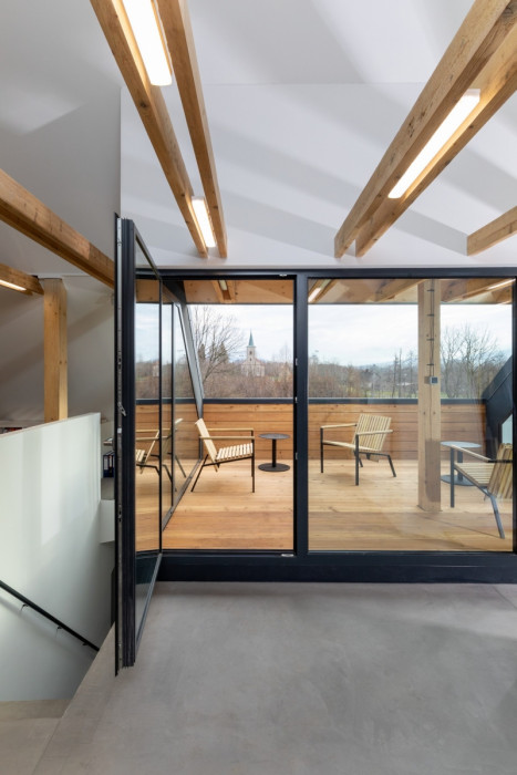 Rekonstrukce firemního sídla mmcité+ v Mazančowicích v Polsku od Kamil Mrva Architects