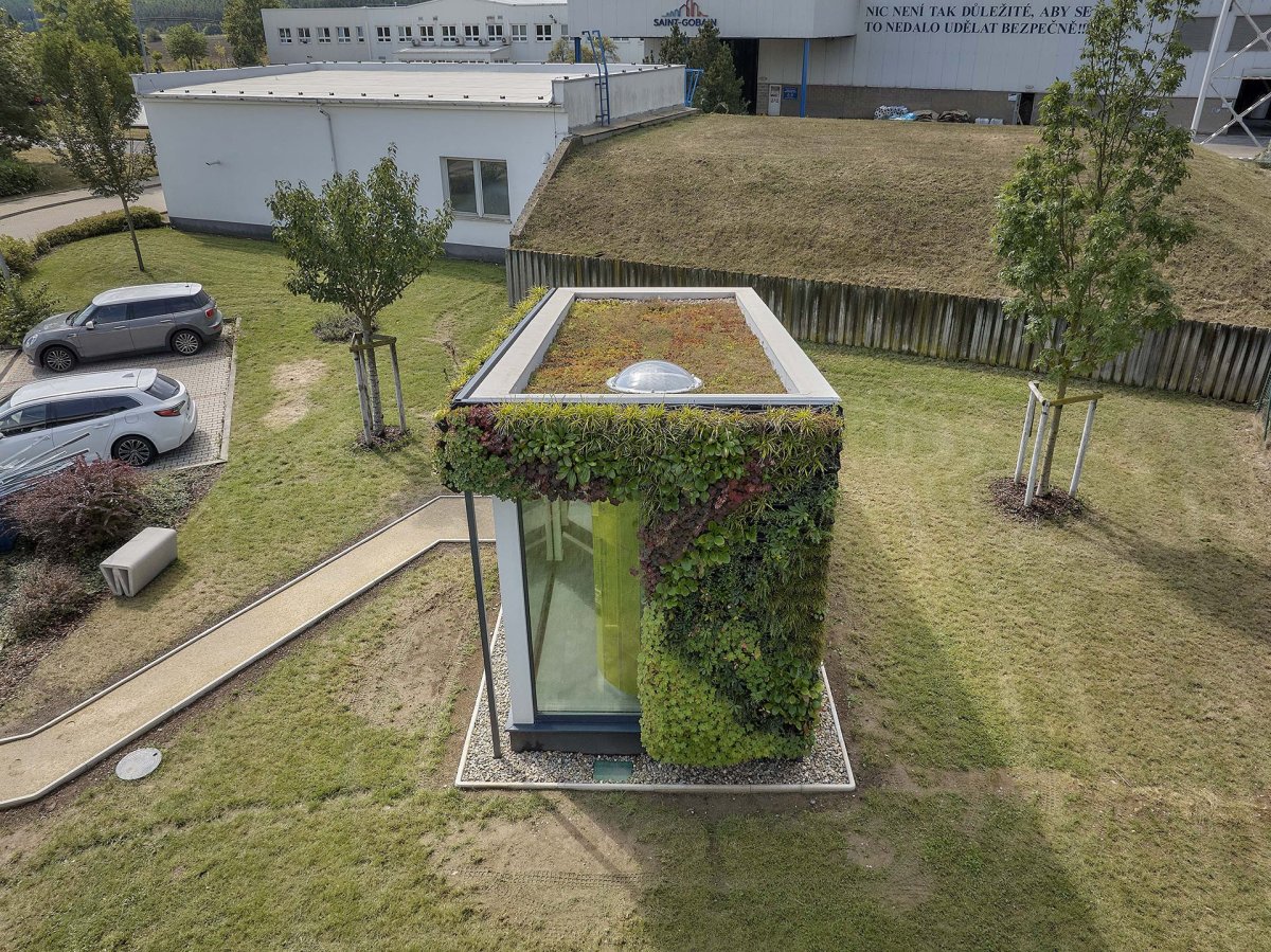 Tiny House ve výrobním závodu firmy Rigips navrhl student František Exner.