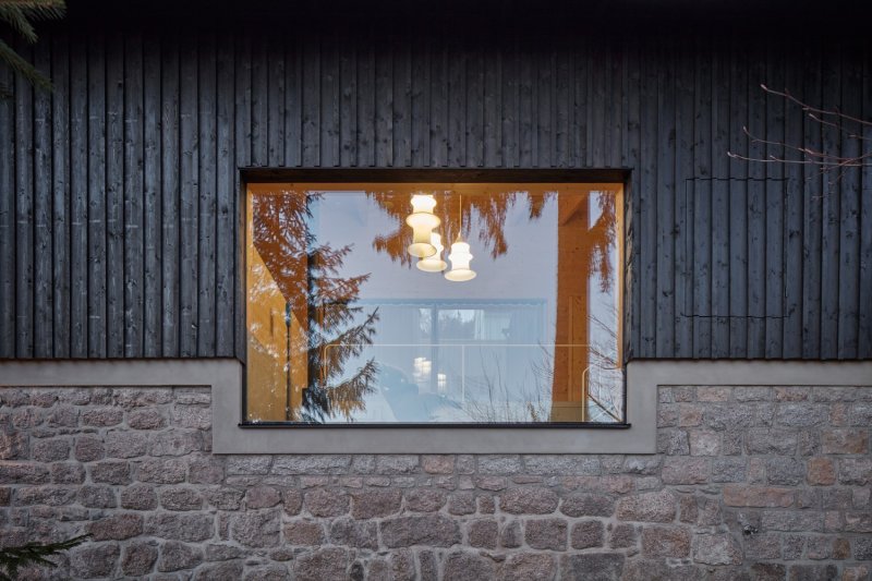 Dům za zdí, Mjölk architekti