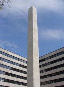Šrámková architekti, Nová budova ČVUT, pylon před budovou – foto