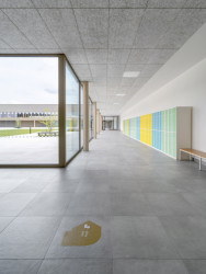 V Šeberově mají novou základní školu. Navrhlo ji studio ADR.