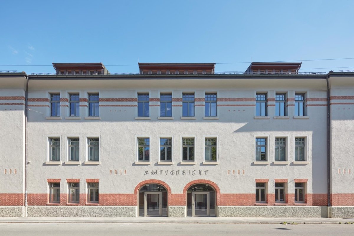 Rekonstrukce budovy okresního soudu Tübingenu od studia Dannien Roller Architekten