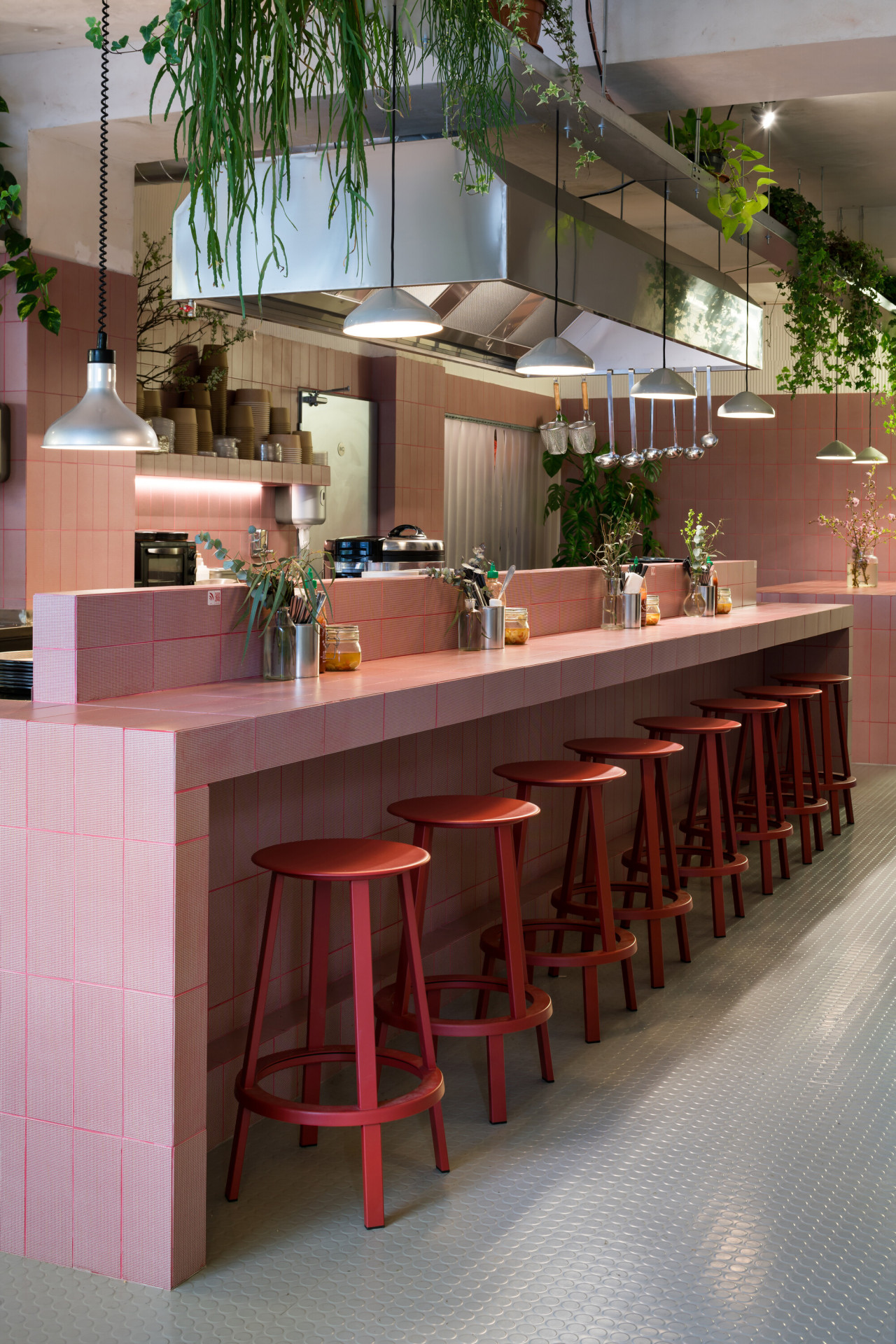 Architektonické studio NEUHÄUSL HUNAL navrhlo interiér pražského vietnamského bistra An