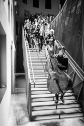 Kontrast starého s novým (sál v Císařských lázních, Petr Hájek ARCHITEKTI)