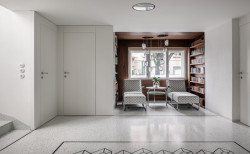 Dveře se skrytými zárubněmi jsou elegantním řešením pro minimalistické interiéry.