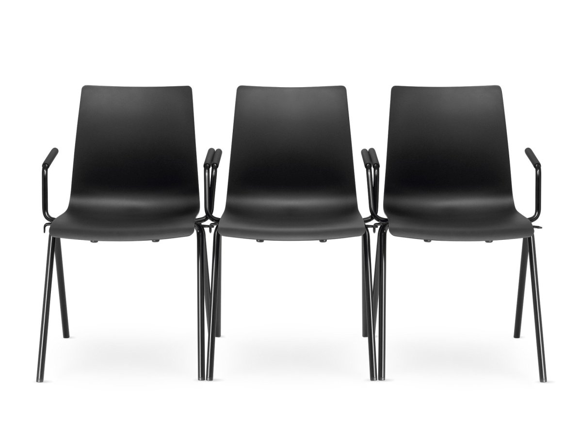 Série konferenčních židlí Evo z dílny německého designéra Andrease Kroba
