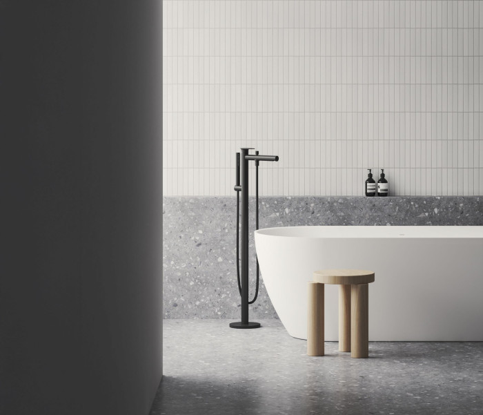 Vanová baterie do podlahy Spring se sprchovým setem od Ravaku