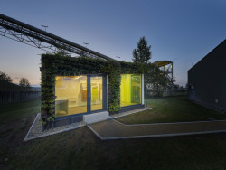 Tiny House ve výrobním závodu firmy Rigips navrhl student František Exner.