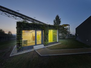 Tiny House ve výrobním závodu firmy Rigips navrhl student František Exner.
