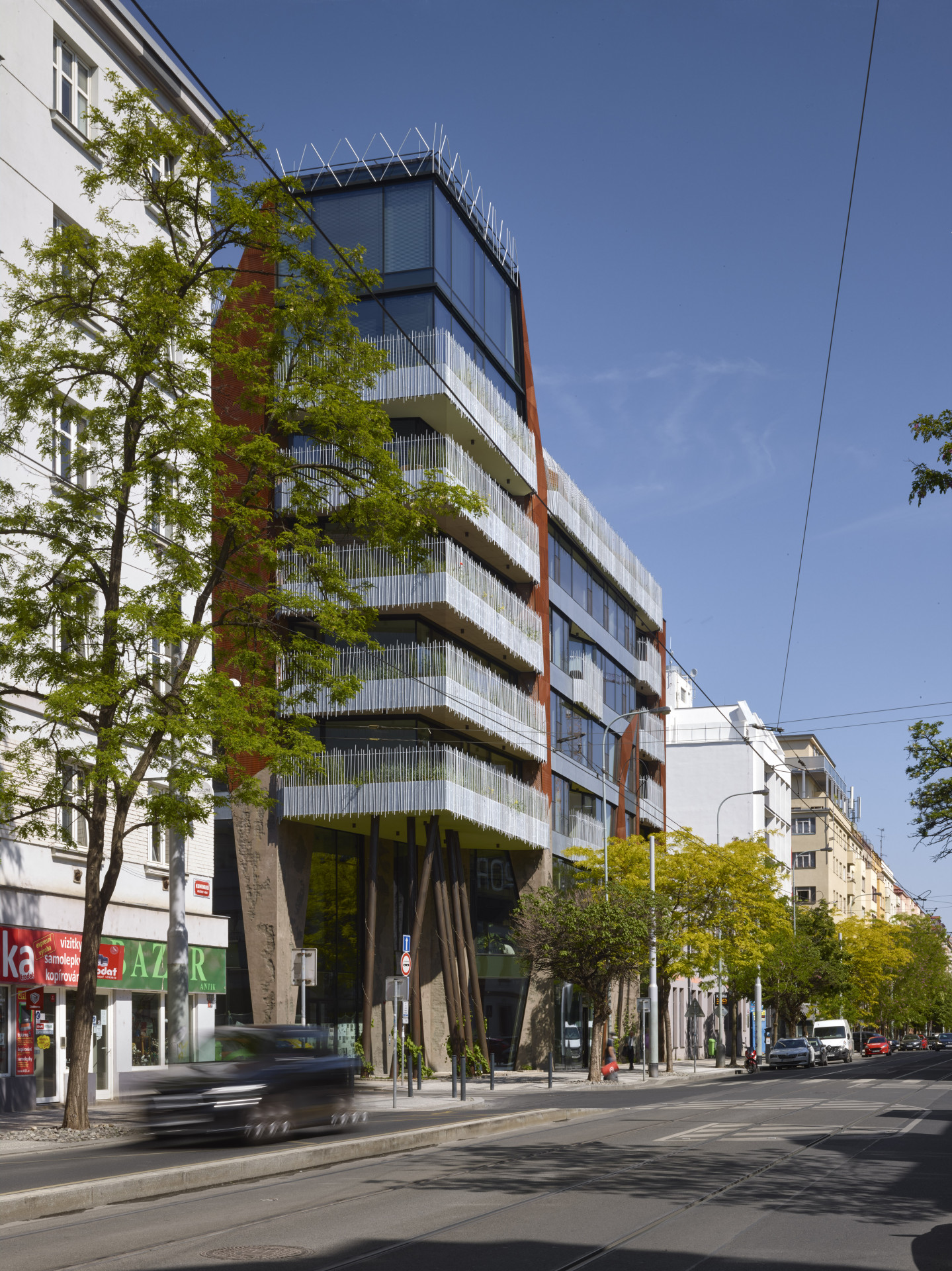 Budova Komunardů XXXV od architekta Stanislava Fialy