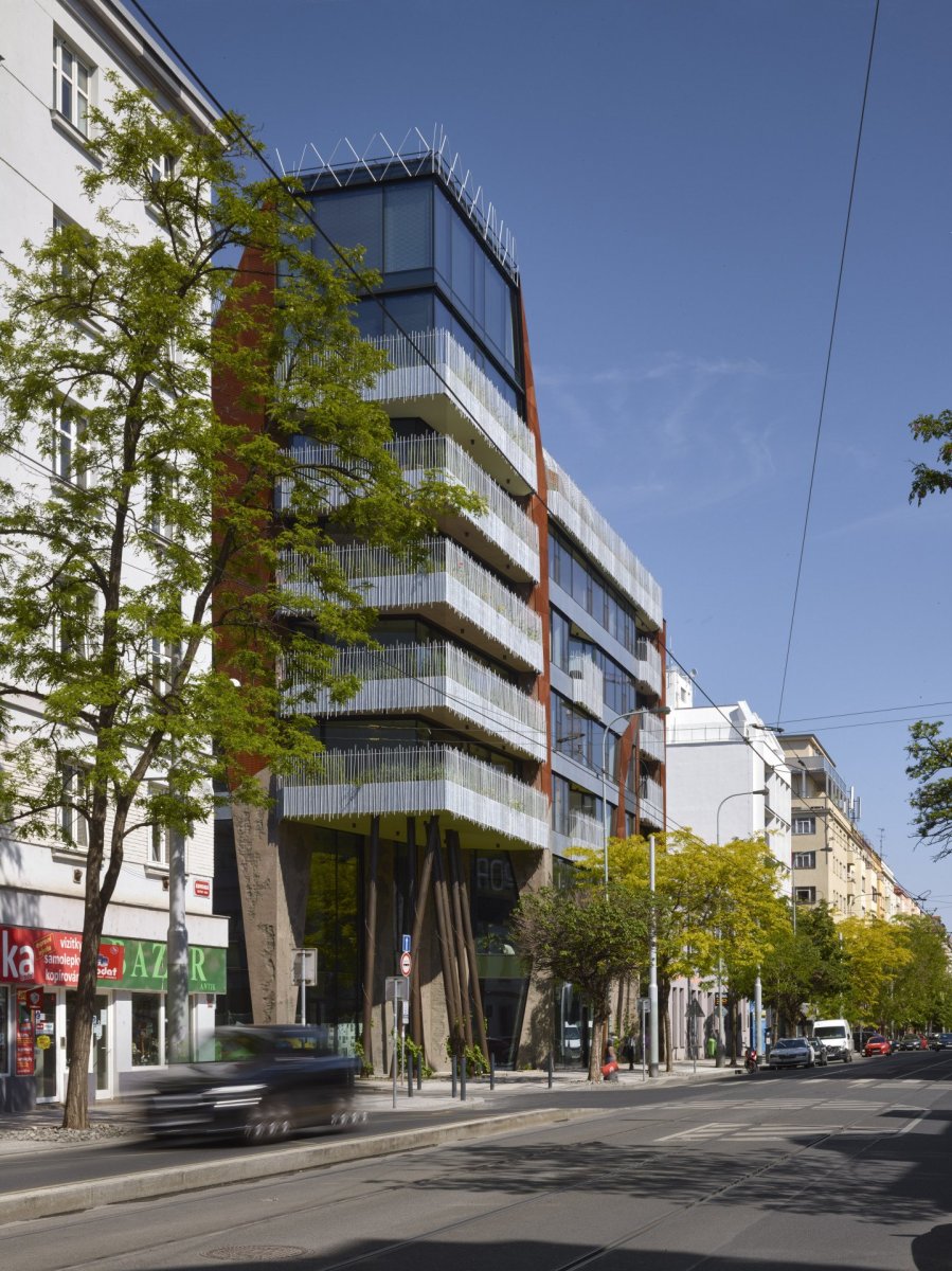 Budova Komunardů XXXV od architekta Stanislava Fialy