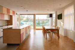 Dům v Ostopovicích, ORA: Místo malých pokojů je dnes v přízemí jeden velký obytný