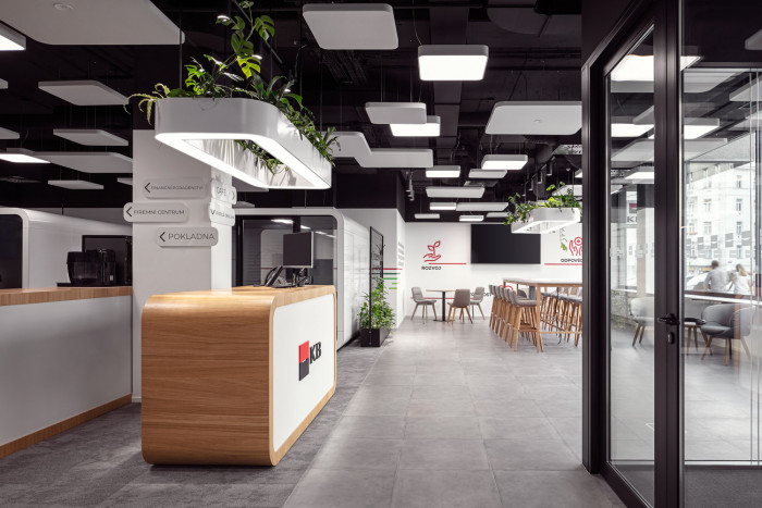 Pobočka Komerční banky v Praze od studia Reaktor