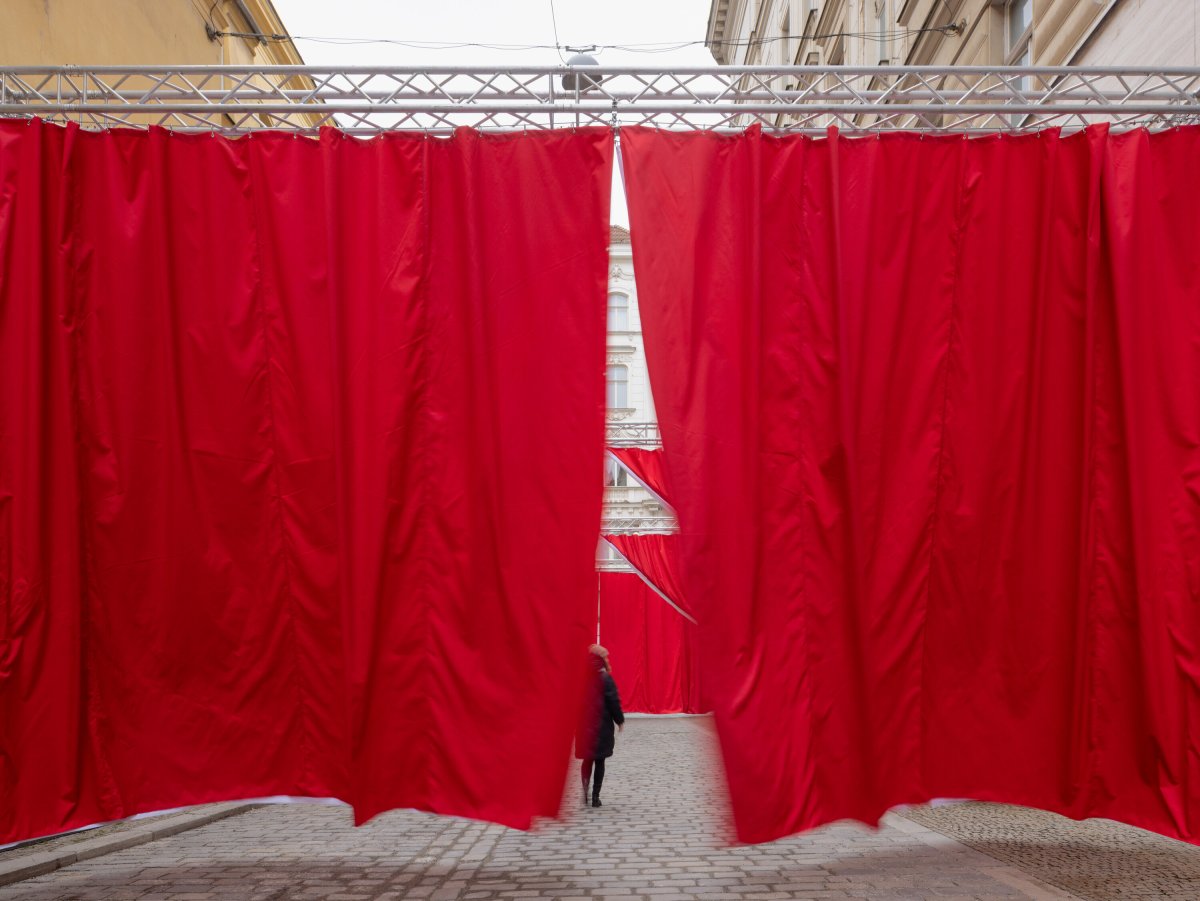 Opony (Peer Collective a Kateřina Šedá, Festival vánočních zlozvyků)