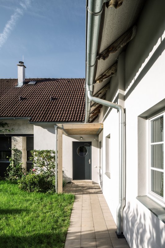 Rekonstrukce rodinného domu v Kolovratech, OTA ateliér (Tomáš Henel, Ondřej Fiala)