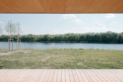 Dům u jezera, JRVKC, Vojka nad Dunajom, Foto