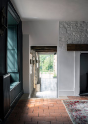 Konverze pergamenové fabriky v Northamptonshire od britského studia Will Gamble Architects