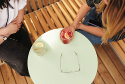 Nový produkt společnosti mmcité Platform vybízí k posezení uprostřed města.