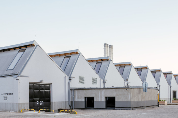 Přestavba Vindyšovy továrny na Ski a Bike Centrum Radotín, VLLNNA + Martin Duba studio/ Ing. arch. Petr Šindelář, Ing. arch. Martin Duba, Ing. arch. Hana Davidová