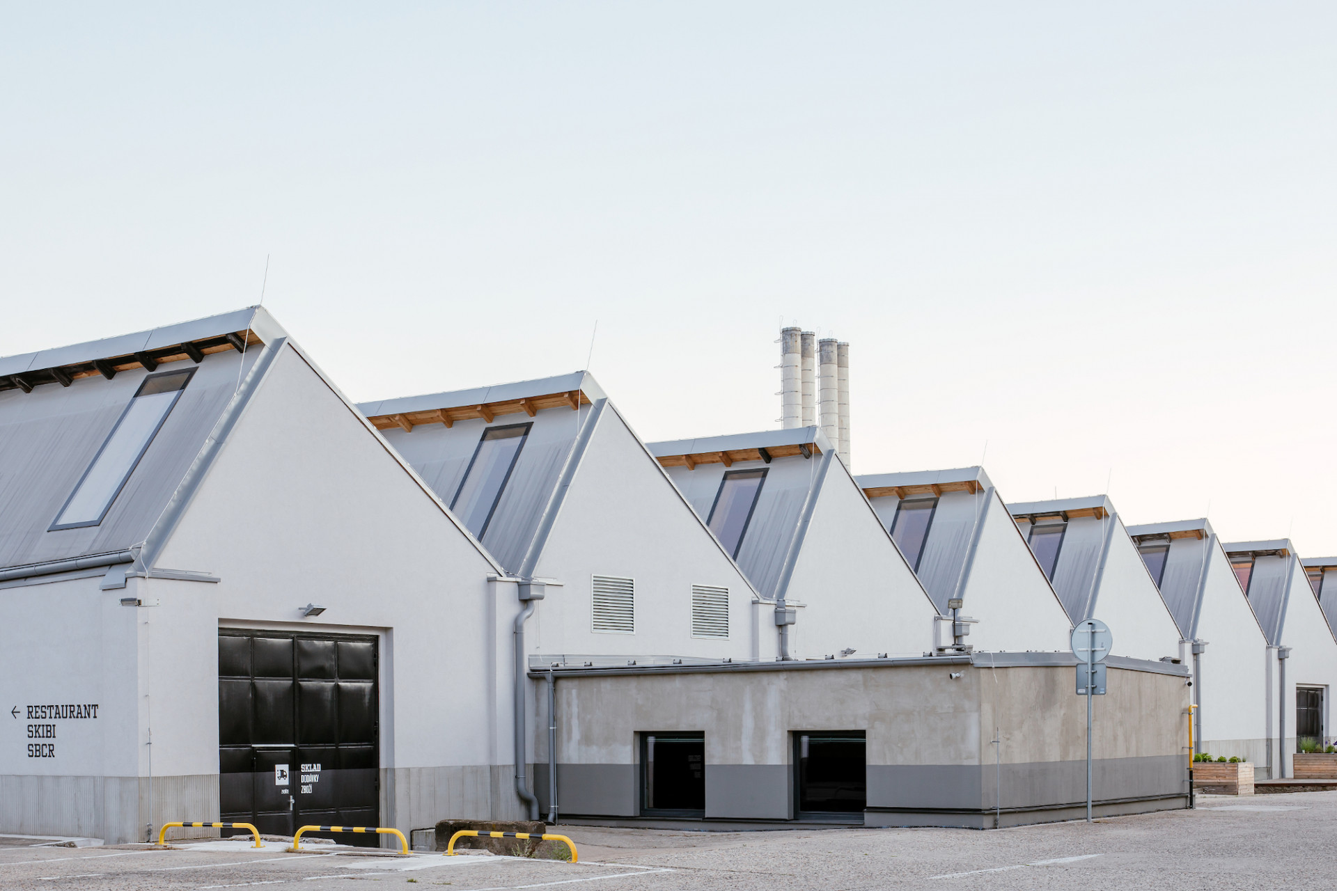 Přestavba Vindyšovy továrny na Ski a Bike Centrum Radotín, VLLNNA + Martin Duba studio/ Ing. arch. Petr Šindelář, Ing. arch. Martin Duba, Ing. arch. Hana Davidová