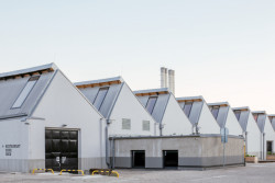 Přestavba Vindyšovy továrny na Ski a Bike Centrum Radotín, VLLNNA + Martin Duba studio/ Ing. arch. Petr Šindelář, Ing. arch. Martin Duba, Ing. arch. Hana Davidová