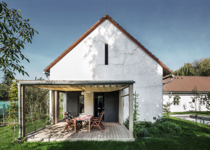 Rekonstrukce rodinného domu v Kolovratech, OTA ateliér (Tomáš Henel, Ondřej Fiala)