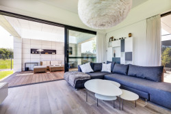 Ateliér MOLNÁR-PERÁČEK navrhli nízkoenergetická rodinný dům u Prahy