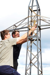 Instalace kříže (Josef Čančík; Wichterkreuz – návrat zmizelého)