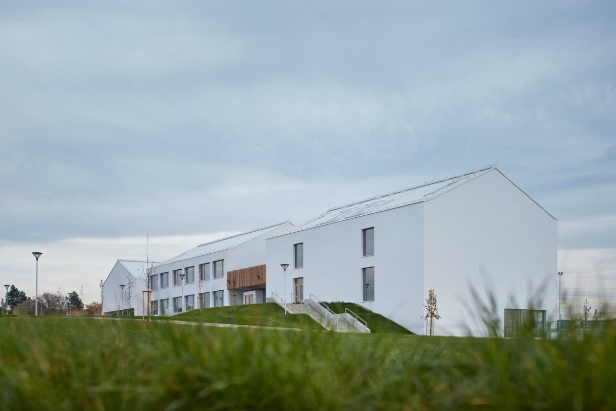 Základní škola Amos pro Psáry a Dolní Jirčany, SOA architekti