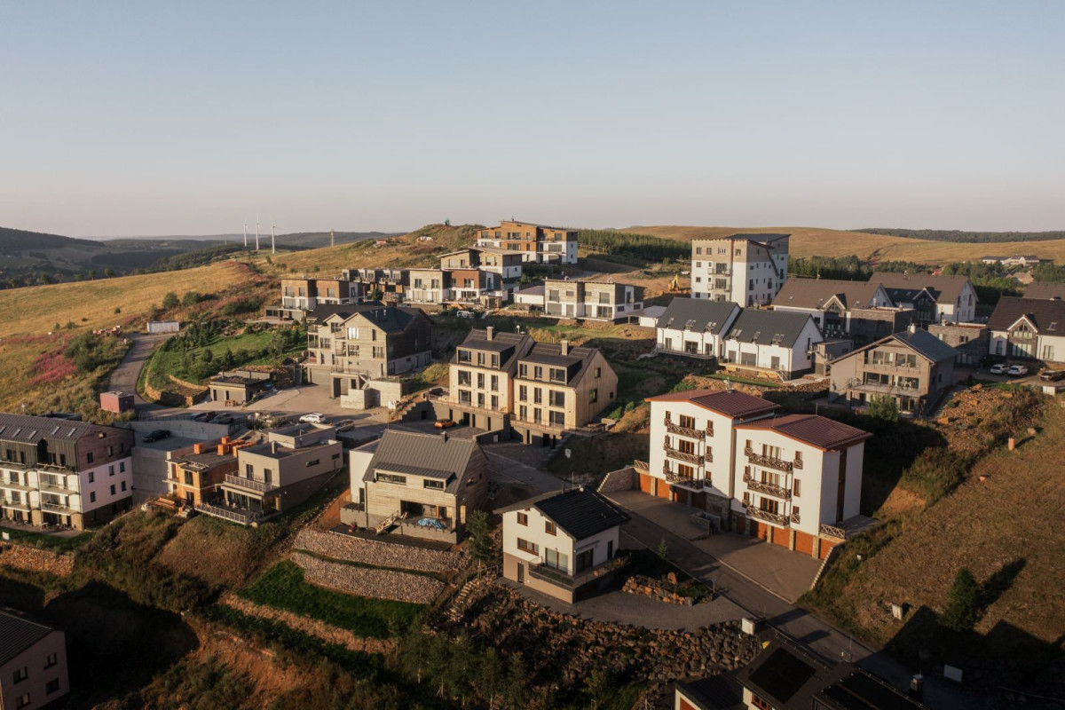  (Apartmánový dvojdům v Krušných horách; BekArch)