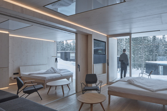 Sheltre pre hotel Bjornson, Ark-shelter / Michiel De Backer, Viktor Mikovčák, Martin Mikovčák