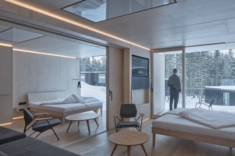 Sheltre pre hotel Bjornson, Ark-shelter / Michiel De Backer, Viktor Mikovčák, Martin Mikovčák