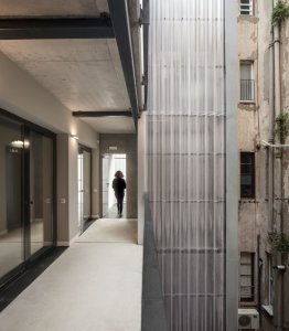 Dočasný bytový dům v Barceloně, Straddle3 + Eulia Arkitektura + Yaiza Terré